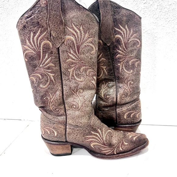 CIRCLE G WOMEN'S SCROLLING EMBROIDERY WESTERN BOOTS - SNIP TOE 6 - Picture 1 of 10